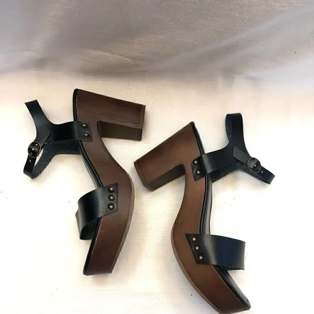 Torrid womens wood grain platform heels sandals size 10.5 W